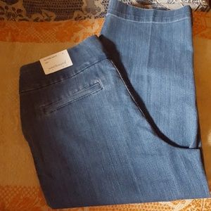 NWT Stretch Capri
